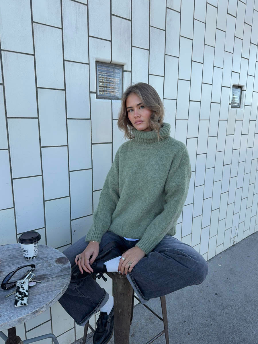 Aurelia | Classic Turtleneck Knit