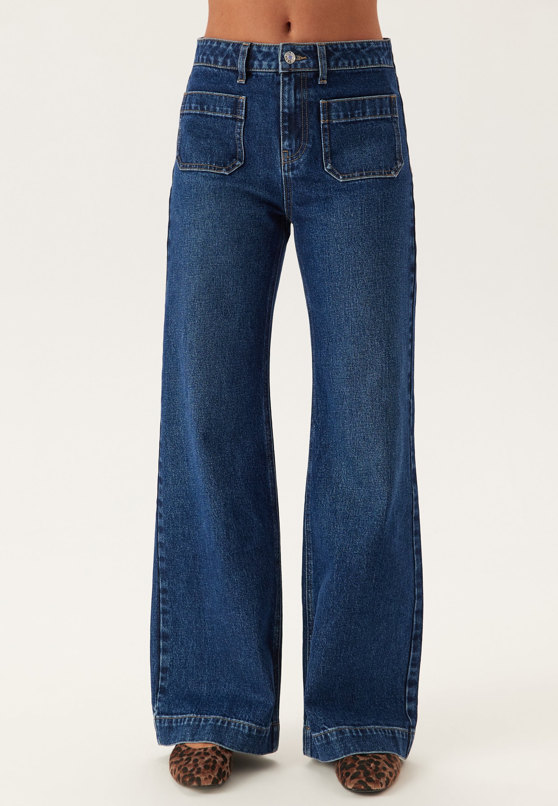 Front Pocket Flare Jeans