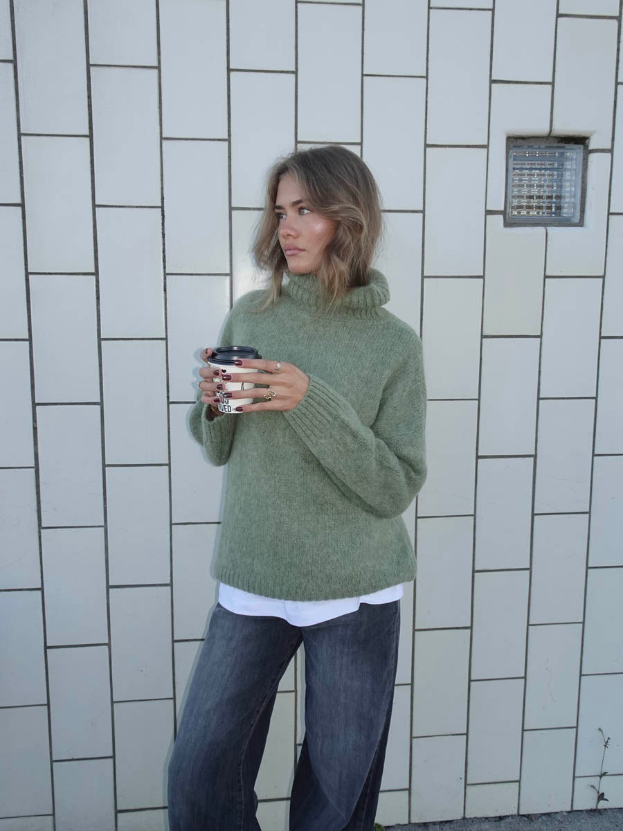 Aurelia | Classic Turtleneck Knit